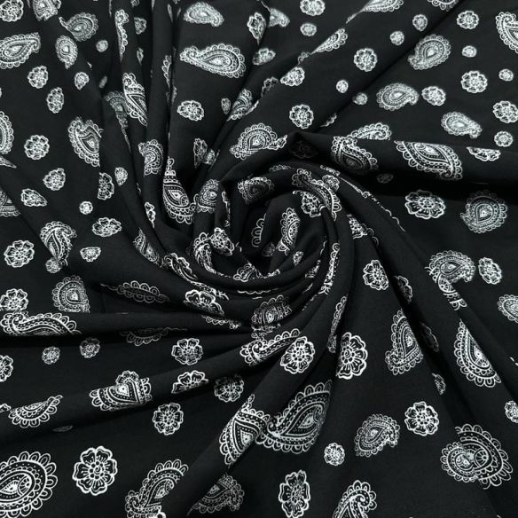 Tecido Viscose Estampada Paisley Bandana Preto e Branco • Luema Tecidos