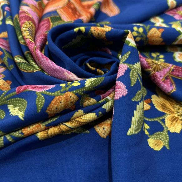Tecido Viscose Estampada Floral Barrada Fundo Azul Royal • Luema Tecidos