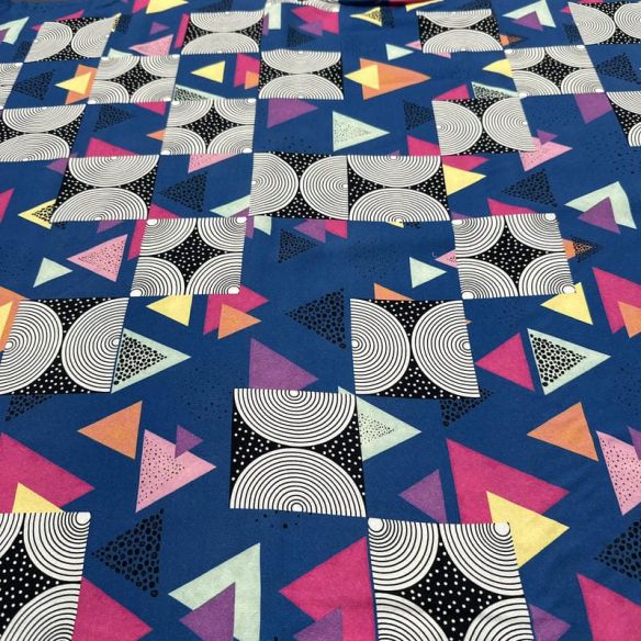 Tecido Viscose Estampada Geométrica Patchwork Fundo Azul • Luema Tecidos