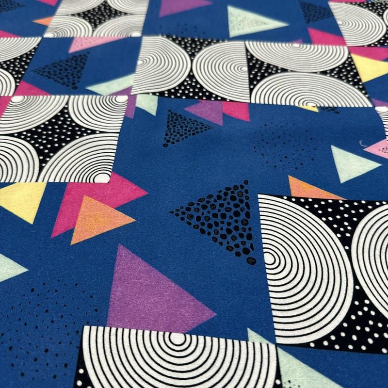 Tecido Viscose Estampada Geométrica Patchwork Fundo Azul • Luema Tecidos