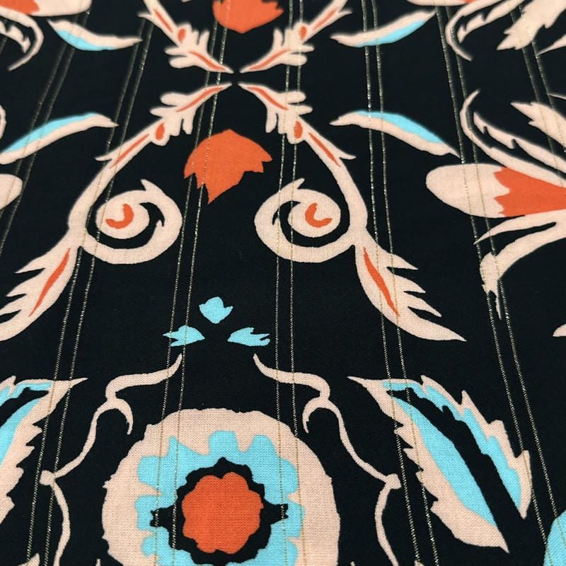 Tecido Viscose Estampada Floral Arabesco Fundo Preto Com Lurex • Luema Tecidos