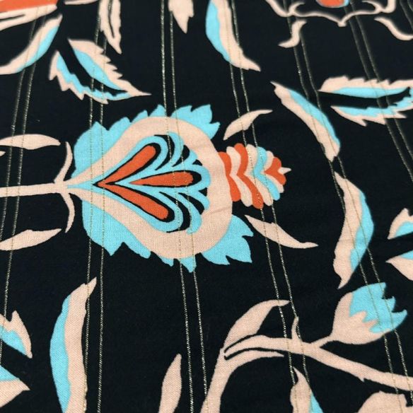 Tecido Viscose Estampada Floral Arabesco Fundo Preto Com Lurex • Luema Tecidos