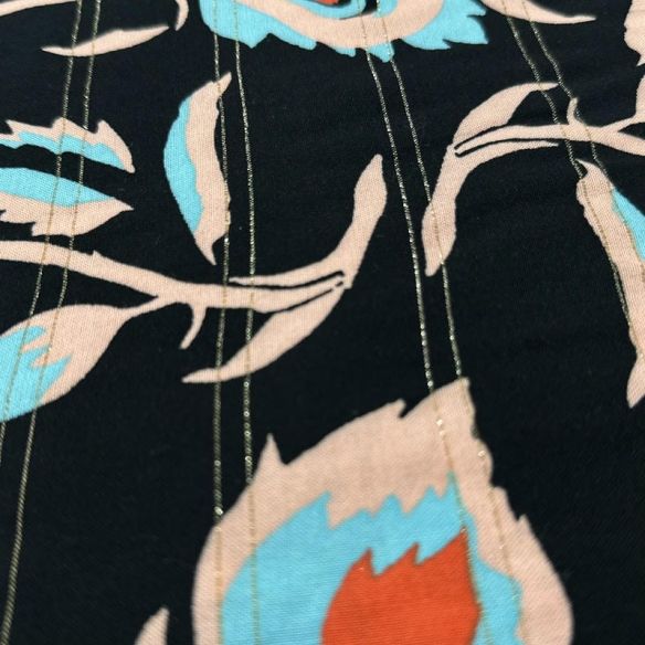 Tecido Viscose Estampada Floral Arabesco Fundo Preto Com Lurex • Luema Tecidos