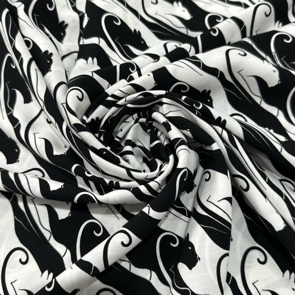 Tecido Viscose Estampada Gatos Preto e Branco • Luema Tecidos