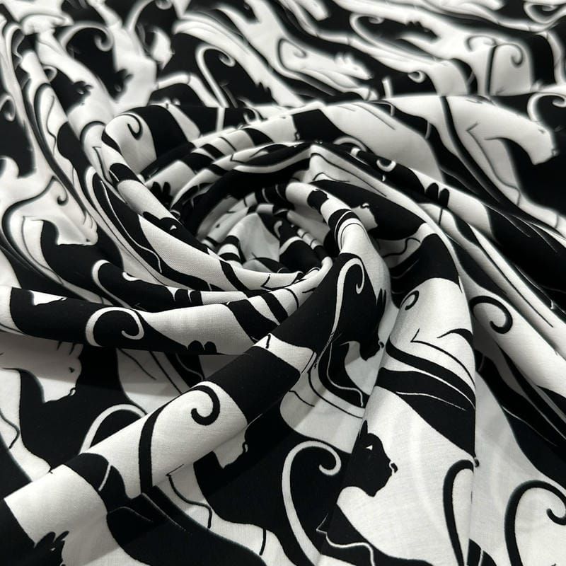 Tecido Viscose Estampada Gatos Preto e Branco • Luema Tecidos
