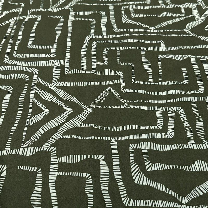 Tecido Viscose Estampada Geométrica Labirinto Fundo Verde Militar • Luema