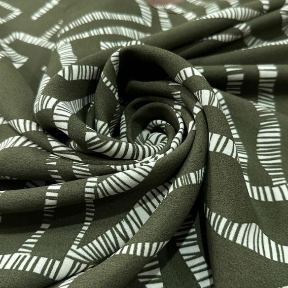 Tecido Viscose Estampada Geométrica Labirinto Fundo Verde Militar • Luema