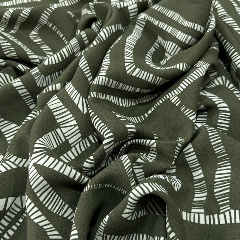 Tecido Viscose Estampada Geométrica Labirinto Fundo Verde Militar • Luema