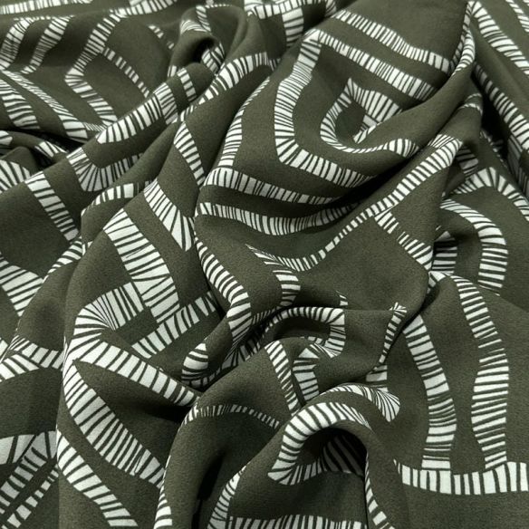 Tecido Viscose Estampada Geométrica Labirinto Fundo Verde Militar • Luema