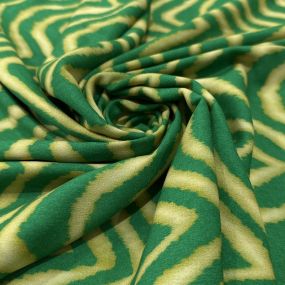 Tecido Viscose Estampada Animal Print Ondulada Verde e Bege • Luema Tecidos 2