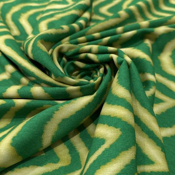 Tecido Viscose Estampada Animal Print Ondulada Verde e Bege • Luema Tecidos