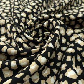 Tecido Viscose Estampada Animal Print Abstrata Fundo Preto • Luema Tecidos 2