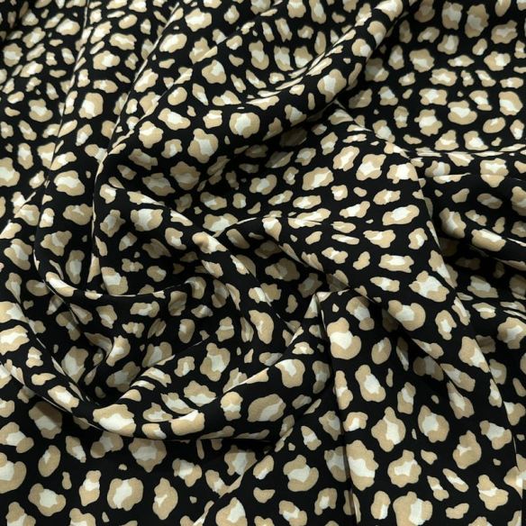 Tecido Viscose Estampada Animal Print Abstrata Fundo Preto • Luema Tecidos