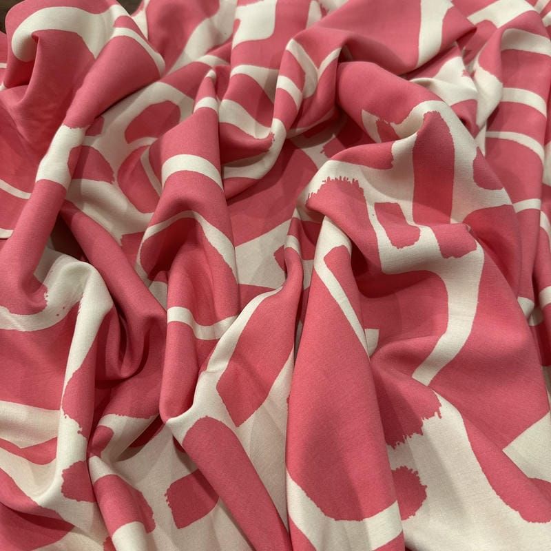 Tecido Viscose Estampada Abstrata Orgânica Rosa Fundo Off White • Luema Tecidos