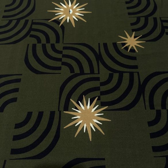 Tecido Viscose Estampada Geométrica Ondas e Estrelas Fundo Verde Militar •