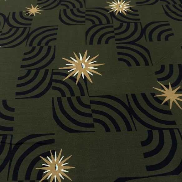 Tecido Viscose Estampada Geométrica Ondas e Estrelas Fundo Verde Militar •
