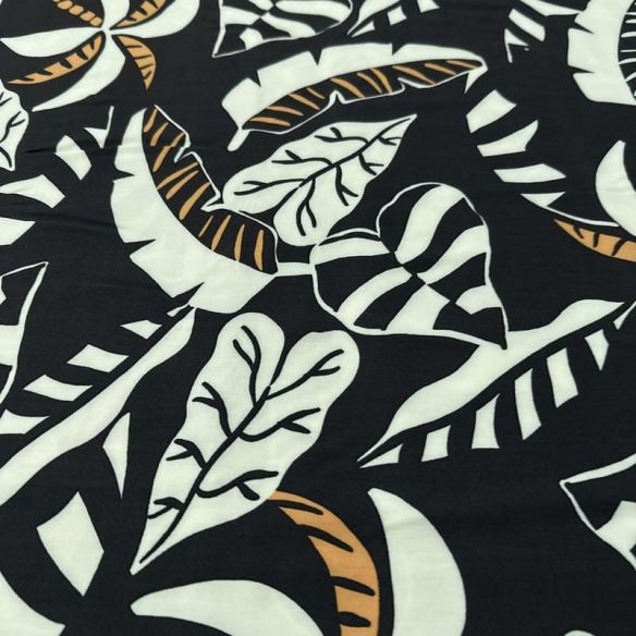 Tecido Viscose Estampada Folhagem Tropical Fundo Preto • Luema Tecidos