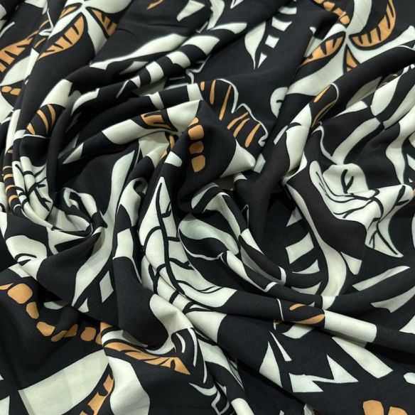 Tecido Viscose Estampada Folhagem Tropical Fundo Preto • Luema Tecidos