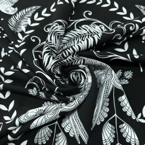 Tecido Viscose Estampada Araras e Folhagens Fundo Preto • Luema Tecidos