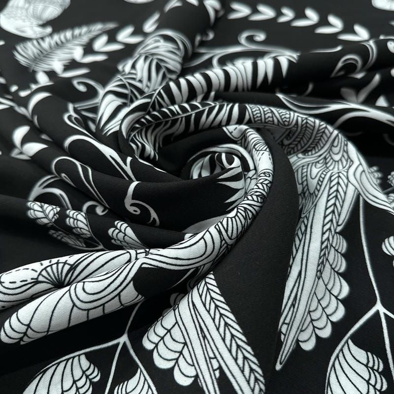 Tecido Viscose Estampada Araras e Folhagens Fundo Preto • Luema Tecidos