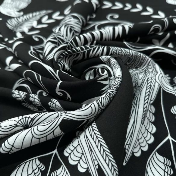 Tecido Viscose Estampada Araras e Folhagens Fundo Preto • Luema Tecidos