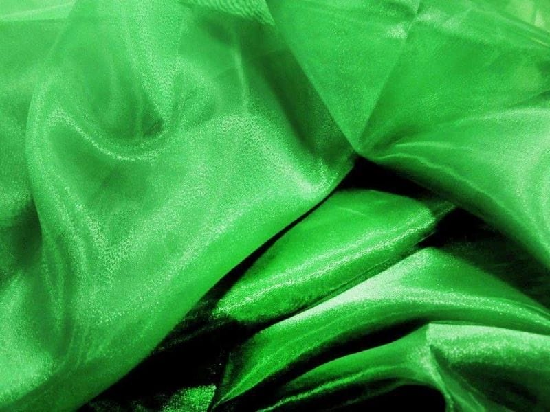 Tecido Organza Cristal Verde Bandeira • Luema Tecidos