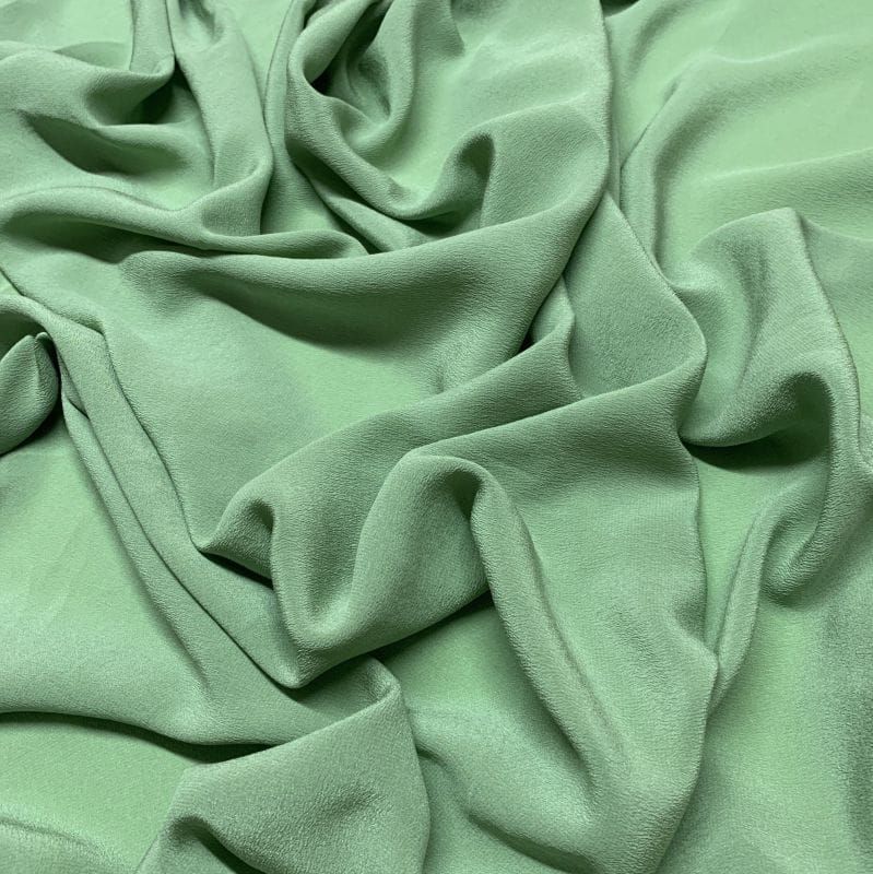 Tecido Crepe de Chine Seda Pura Liso Verde Oliva • Luema Tecidos