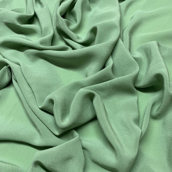 Tecido Crepe de Chine Seda Pura Liso Verde Oliva • Luema Tecidos
