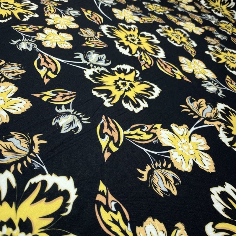 Viscose Estampada Preto Floral Amarelo • Luema Tecidos
