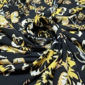 Viscose Estampada Preto Floral Amarelo • Luema Tecidos 2