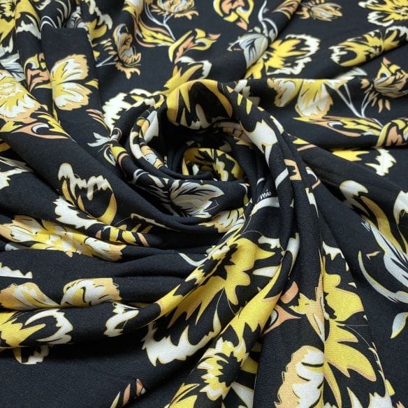 Viscose Estampada Preto Floral Amarelo • Luema Tecidos