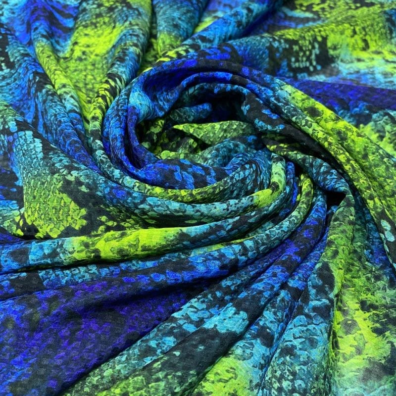 Musseline Estampado Cobra Verde e Azul • Luema Tecidos
