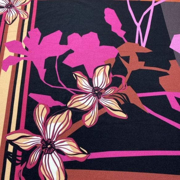 Viscose Estampada Floral Quadros • Luema Tecidos