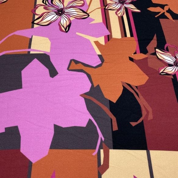 Viscose Estampada Floral Quadros • Luema Tecidos