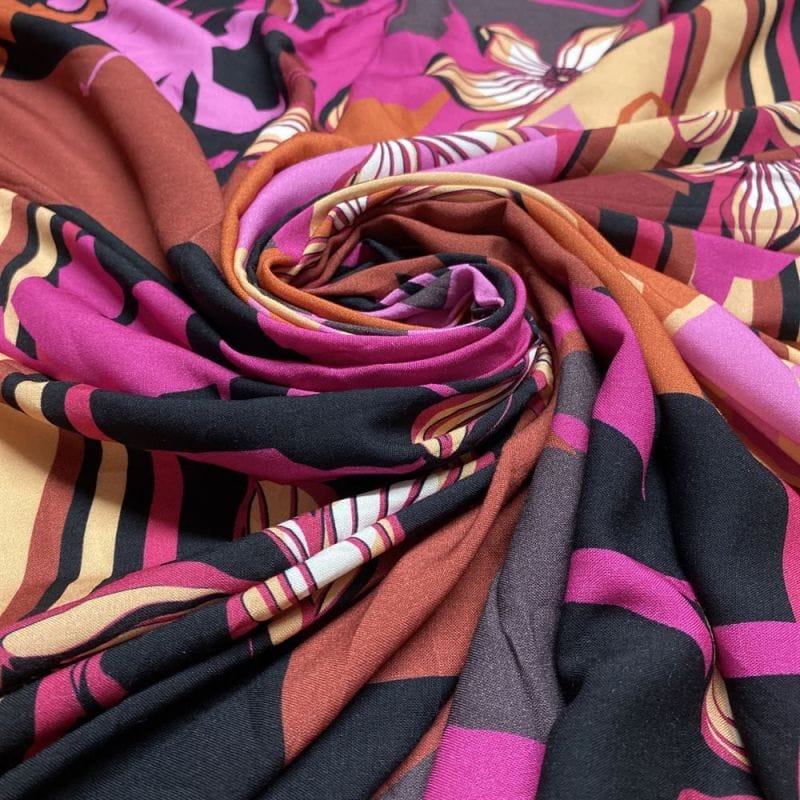 Viscose Estampada Floral Quadros • Luema Tecidos