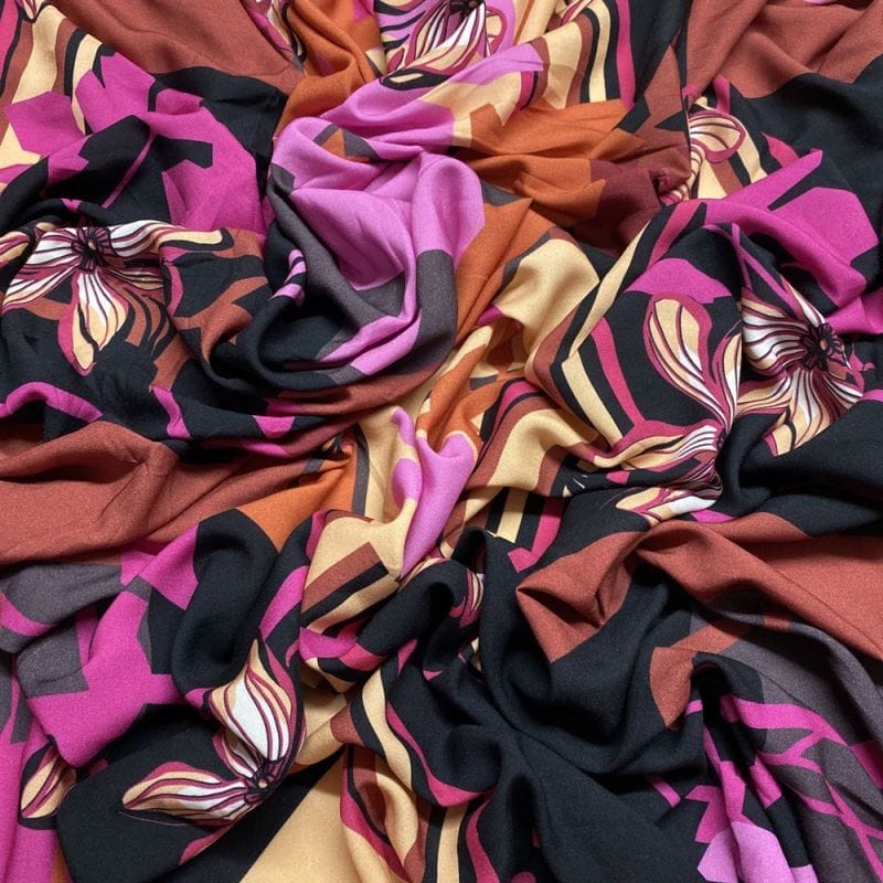 Viscose Estampada Floral Quadros • Luema Tecidos