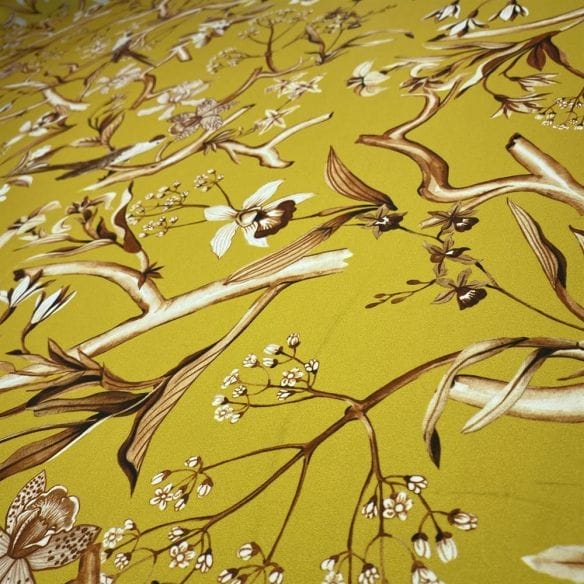 Crepe de Chine Floral Pássaros Amarelo • Luema Tecidos