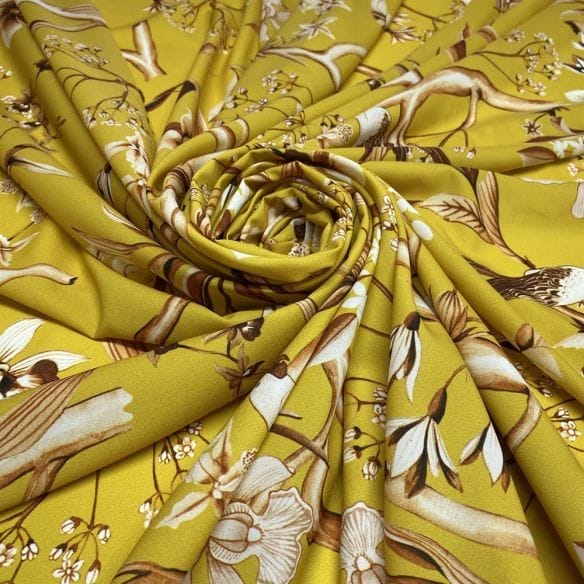 Crepe de Chine Floral Pássaros Amarelo • Luema Tecidos