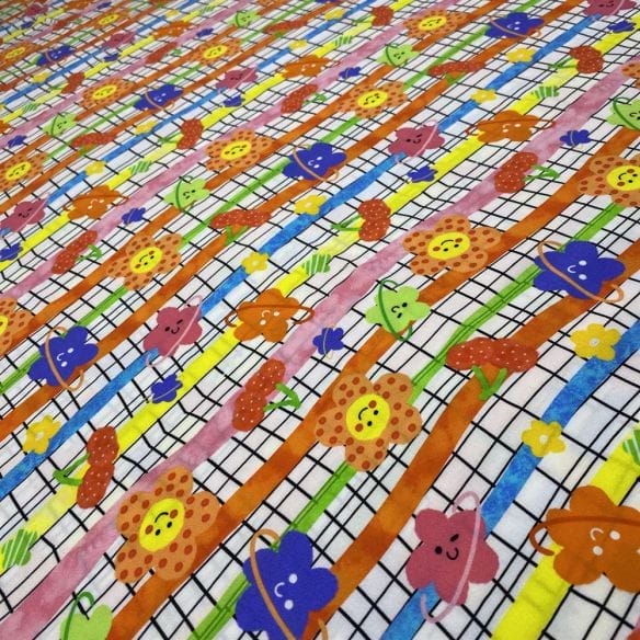 Viscose Estampada Happy Flowers • Luema Tecidos Viscose Estampada Happy Flowers • Luema Tecidos