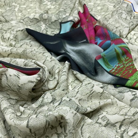 Crepe de Chine Quadros ANML • Luema Tecidos