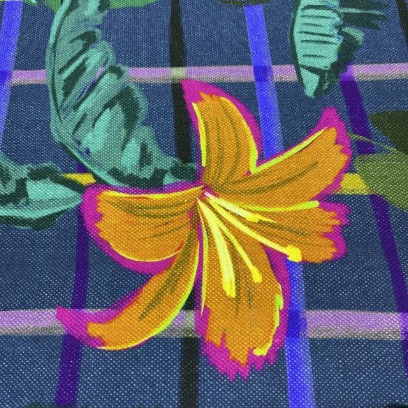 Viscose Estampada Floral Azul Hibiscos • Luema Tecidos