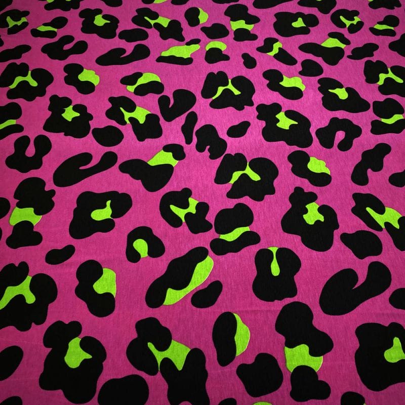 Viscolycra Estampada Onça Rosa Escuro • Luema Tecidos Viscolycra Estampada Onça Rosa Escuro • Luema Tecidos