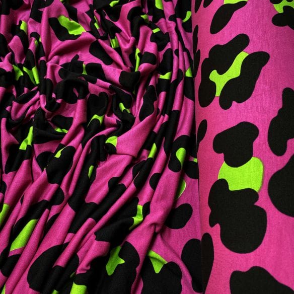 Viscolycra Estampada Onça Rosa Escuro • Luema Tecidos Viscolycra Estampada Onça Rosa Escuro • Luema Tecidos