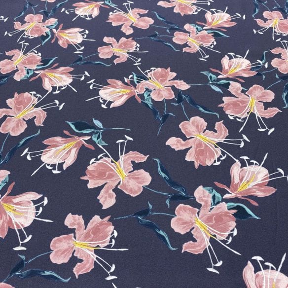 Crepe Estampa Digital Hibiscos Azul • Luema Tecidos