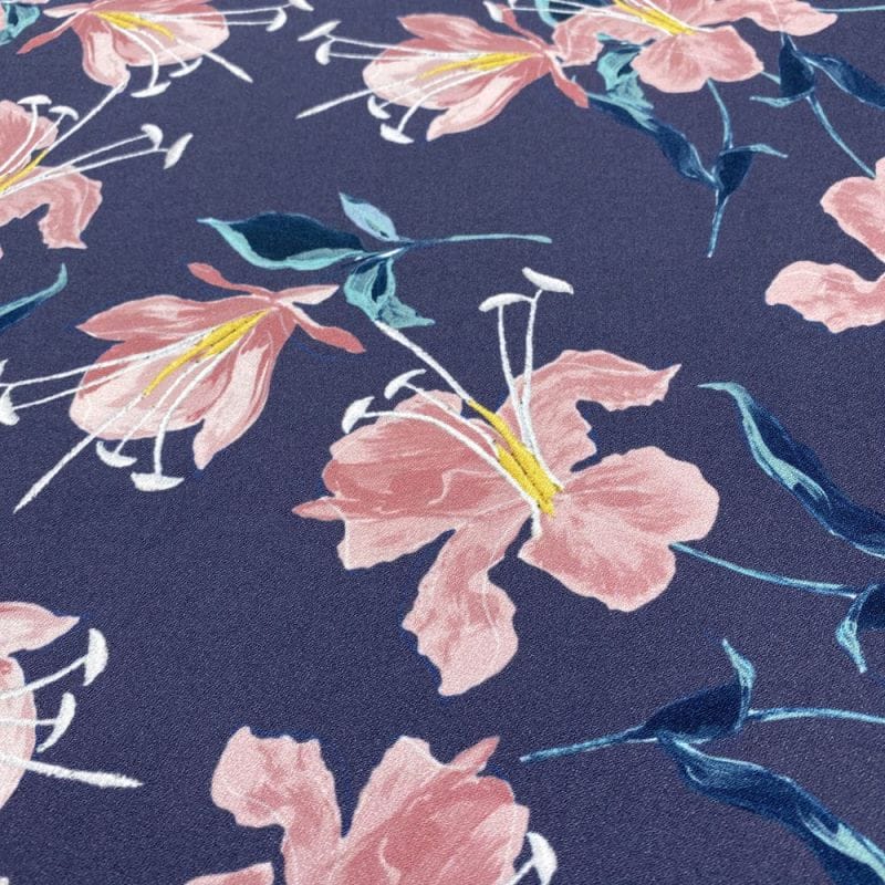 Crepe Estampa Digital Hibiscos Azul • Luema Tecidos