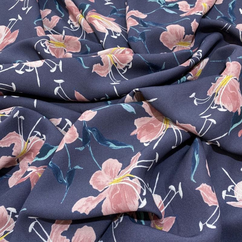 Crepe Estampa Digital Hibiscos Azul • Luema Tecidos