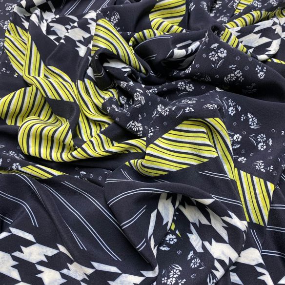 Tecido Crepe de Chine Seda Pura Abstract • Luema Tecidos Tecido Crepe de Chine Seda Pura Abstract • Luema Tecidos