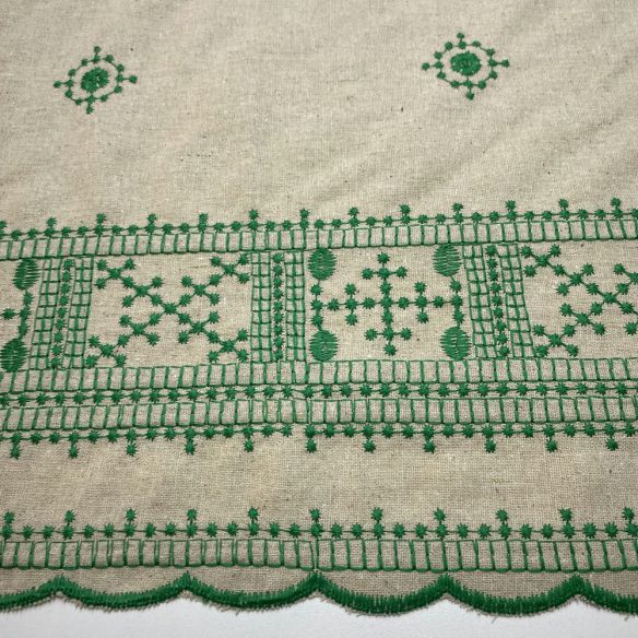 Tecido Linho Misto Bordado Verde • Luema Tecidos