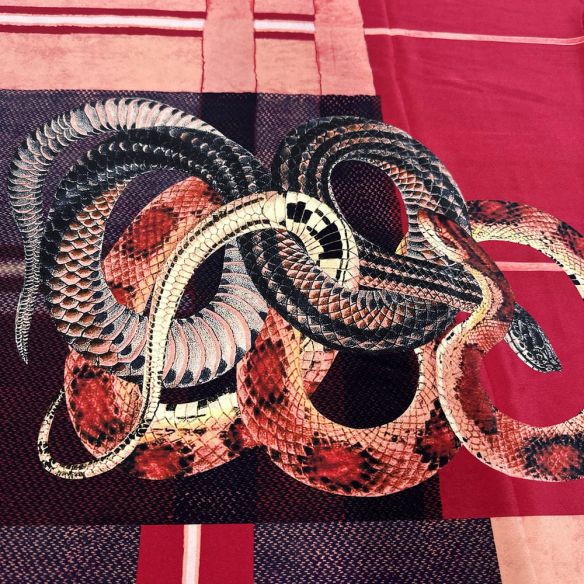 Tecido Crepe de Chine Seda Pura Snakes • Luema Tecidos Tecido Crepe de Chine Seda Pura Snakes • Luema Tecidos