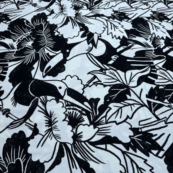 Tecido Linho Misto Floral Preto e Branco • Luema Tecidos